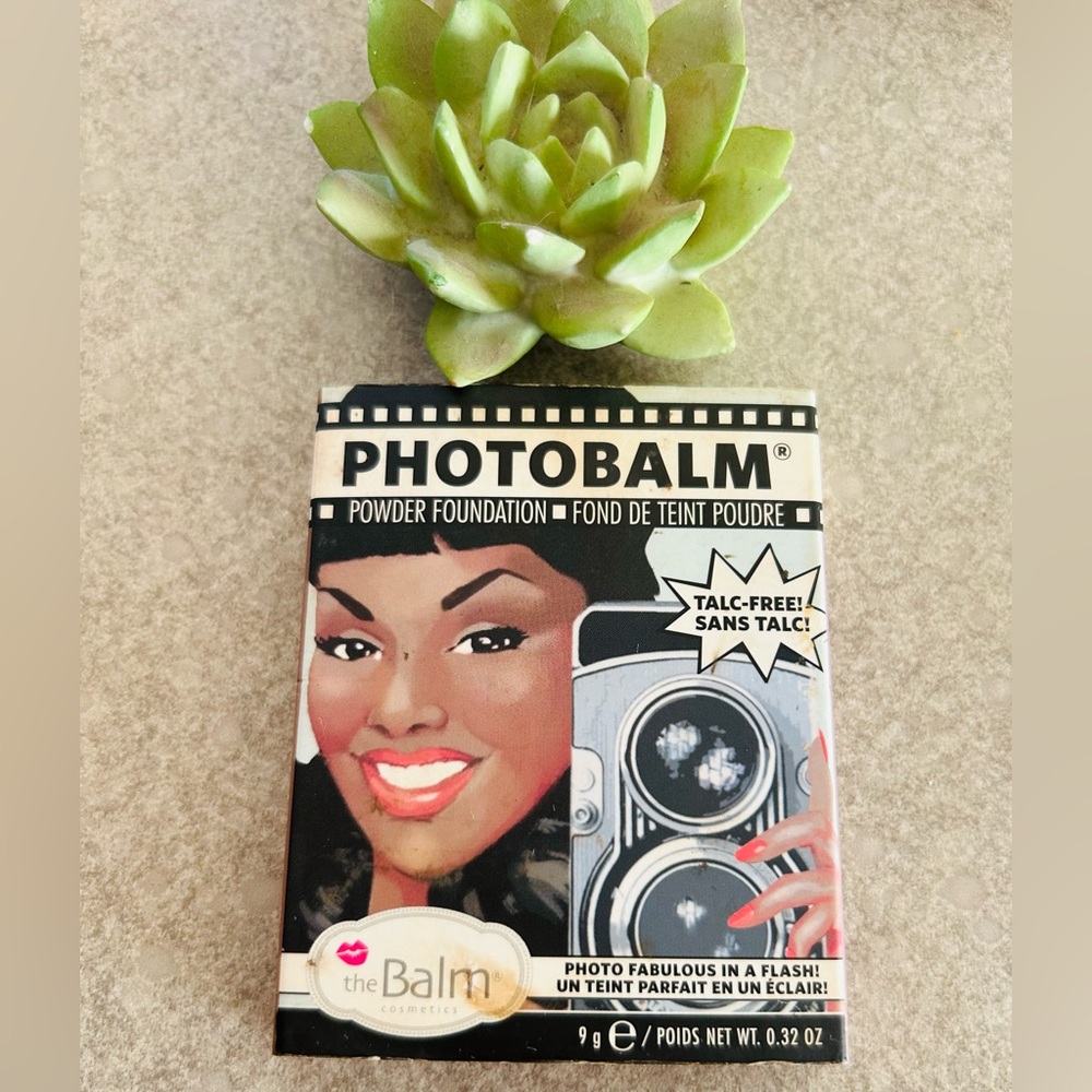 The Balm Photo Bomb Powder Foundation After Dark
